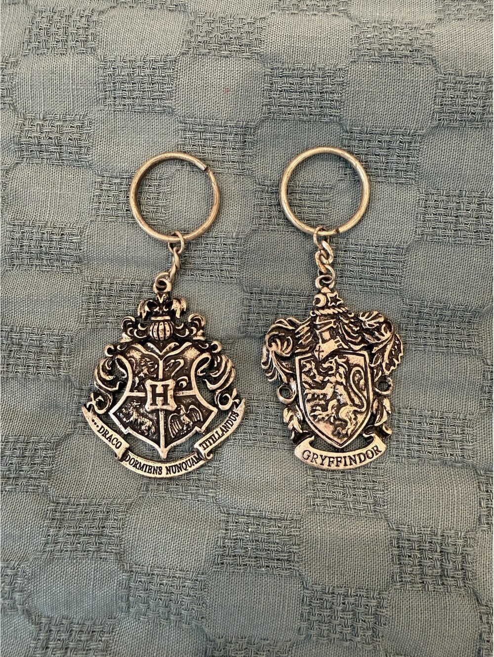 Harry Potter Diecast Metal Keychain Lot of 2 - Hogwarts Crest & Gryffindor